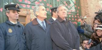 ESPAÑA, CORRUPCIÓN POLÍTICA, JUICIOS, CASO GAL: CORRUPCIÓN MINISTERIO DEL INTERIOR TERRORISMO. FOTOS DE RAFAEL VERA Y JOSÉ BARRIONUEVO, CONDENADOS POR EL SECUESTRO DE SEGUNDO MAREY, SALIENDO DE LA PRISIÓN CÁRCEL DE GUADALAJARA. DATA DISC 990209 NOM FOTO 9020521.JPG#@#SALIDA DE LA CARCEL DE BARRIONUEVO Y VERA