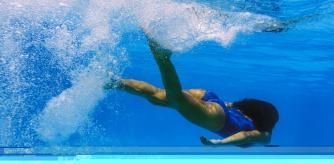 Disfruta de la piscina con las mejores ofertas en Speedo, Arena, Quicksilver, Roxy, Adidas...