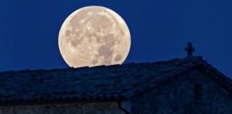 Luna llena de julio en Sant Bartomeu del Grau.