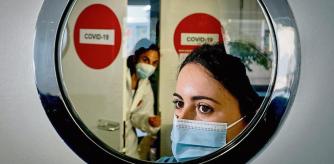 FOTO ALEX GARCIA OLAIZ SAN MARTIN, ENFERMERA UCI HOSPITAL DEL MAR. PANDEMIA COVID. DIA DE LA ENFERMERIA 2021/05/10