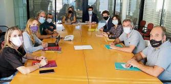 Mesa de negociadores de la moción de censura en Badalona