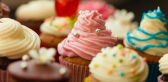 Aunque parecen una variante de la magdalena, el cupcake no lleva aceite sino mantequilla
