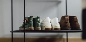 Estantería con 3 pares de zapatos