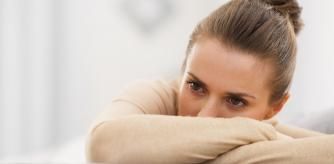 Una mujer con signos de depresión