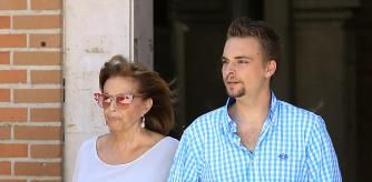 LA PERIODISTA MARIA TERESA CAMPOS CON SU NIETO JOSE MARIA ALMOGUERA BORREGO POR LAS CALLES DE MADRID
17/05/2015
MADRID