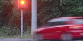 Un coche es fotografíado por exceso de velocidad