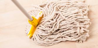 La fregona se inventó en los años cincuenta