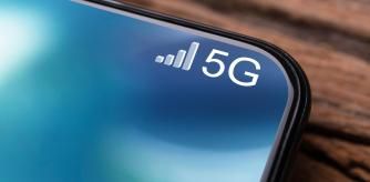 Teléfono móvil conectado a la red 5G