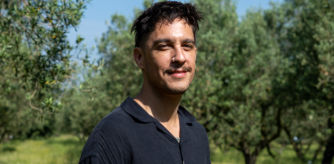 El escritor Andrés Cota Hiriart publica 'Fieras familiares'