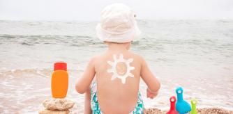 Los 10 mejores protectores solares para niños según la OCU