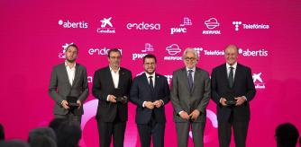 Aragonès y Sánchez Llibre con los premiados con la medalla de honor