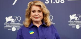 The 79th Venice Film Festival - Photo call for Golden Lion award for lifetime achievement - Venice, Italy, August 31, 2022 - Actor Catherine Deneuve poses. REUTERS/Guglielmo Mangiapane