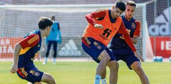 LAS ROZAS (MADRID), 20/09/2022.- Los jugadores de la selección española de fútbol Álvaro Morata (c) y Eric García (d), durante el entrenamiento realizado este martes en la Ciudad del Fútbol de Las Rozas. EFE/RFEF/Pablo García / - SOLO USO EDITORIAL/SOLO DISPONIBLE PARA ILUSTRAR LA NOTICIA QUE ACOMPAÑA (CRÉDITO OBLIGATORIO) -