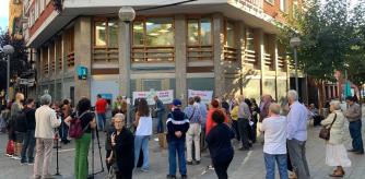 Concentración para reclamar más zonas verdes y árboles en la Torrassa de l'Hospitalet