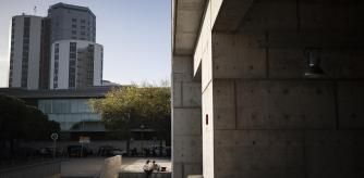 Distinto. El entorno de las  torres de Bellvitge es muy diferente de cuando se estrenó