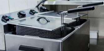 Para proceder a la limpieza de la freidora, esta debe estar desenchufada y con el aceite ya frío.