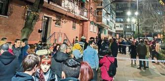 Desalojo de un edificio en la Plaza Fuente del Trébol de San Fernando de Henares afectado por la L7B de Metro de Madrid PLATAFORMA AFECTADOS METRO LÍNEA 03/01/2023