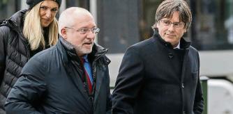 Former Catalan president Carles Puigdemont (R) arrives accompanied by Minister of Culture of Catalonia Lluis Puig at the courthouse for a hearing on a new European arrest warrant in Brussels on December 16, 2019. - Puigdemont has been living in exile in Belgium since October 2017. (Photo by THIERRY ROGE / BELGA / AFP) / Belgium OUT