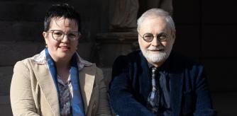 Jesús Alturo i Tània Alaix Investigadors de la UAB presenten noves troballes sobre l’origen de la llengua catalana, els primers testimonis escrits en català i els seus autors.
Sección