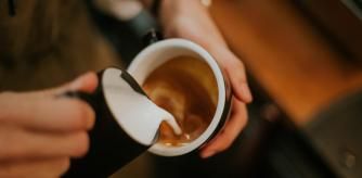 Los mejores espumadores de leche para disfrutar de un capuchino o café latte de cafetería en casa
