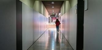 Pasillo de los baños del centro comercial Màgic. Badalona. 28 de Marzo de 2023