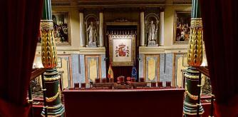 Congreso de los Diputados cerrado por Elecciones Generales Banderas