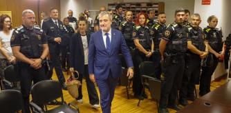 Collboni visita la comisaría de Ciutat Vella