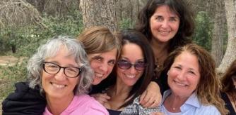 Adriana Villanueva, con su grupo de amigas