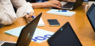 La UOC es una universidad online que fomenta el aprendizaje colaborativo