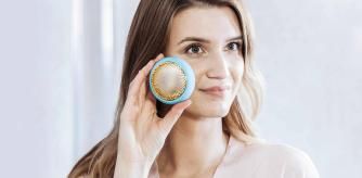 Welcome to a whole new way to mask. Combining premium skincare formulas and state-of-the-art technology for an advanced facial treatment in seconds.
Get your dream skin in only 2 minutes - with the UFO supercharged 2-minute facial!
The most popular treatments in the comfort of your home with a beauty spa in the palm of your hand.
Designed with a combination of cutting-edge technologies, this revolutionary device leaves you with an instantly nourished, healthy glow from the very first use.
UFO™ features instant warming to infuse active mask ingredients deep below the surface of the skin (where they work best), quick cooling to shrink pores & reduce puffiness, full-spectrum LED light to diminish signs of aging & visibly revitalize skin, and our signature T-Sonic™ massage to relax facial & neck muscle tension points while boosting skin’s radiance - for softer, smoother, selfie-ready skin.
Full-spectrum LED Light Therapy implements 8 varying wavelengths, satisfying any skin need and complementing the UFO™ activated facial routines.
Experience the world’s first professional hand-held spa!
FOREO is a wildly creative Swedish beauty-tech brand created to provide every beauty lover in the world with products that actually work. So, if you’re the type to celebrate INTEGRITY in humans, businesses and technology, FOREO just might be for you. Everyone at FOREO shares one thing: commitment to innovation. Commitment to changing things for the better. Commitment to kindness and decency.
You can shop for our beauty-tech hits here: https://foreo.se/foreo_
Our UFO range: https://youtube.com/playlist?list=PLvV6UceMUecwYcBuezuaTYEXFlIolbFPO
To find out more about our LUNA range, click here: https://youtube.com/playlist?list=PLvV6UceMUeczoci-Oo4apsyIGBj5dNz0C
To find out more about our BEAR range: https://youtube.com/playlist?list=PLvV6UceMUecxh7Hh7ByGVKPAr4qi1RKuq
To watch our Shorts videos, click here: https://youtube.com/playlist?list=PLvV6UceMUecxq6UbBd1KAQgFoBt_60qAG
Our Instagram page: https://www.instagram.com/foreo/
Our TikTok profile: https://www.tiktok.com/@foreo?is_copy_url=1&is_from_webapp=v1
Get yours now: https://foreo.se/b7pg