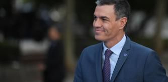 Spain's Prime Minister Pedro Sanchez arrives for the second day of the European Political Community summit at the Palacio de Congreso in Granada, southern Spain on October 6, 2023. Europe's quest to build a common geopolitical purpose brought four dozen of its leaders to Granada, but its credibility suffered a blow when the Azerbaijani president stayed away. (Photo by JORGE GUERRERO / AFP)