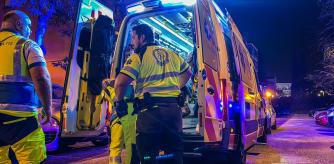 Momento en el que la mujer es trasladada en estado grave al hospital