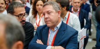 El presidente del Gobierno en funciones y líder socialista Pedro Sánchez junto a la vicesecretaria general María Jesús Montero y el secretario de Organización, Santos Cerdán, entre otros, durante la reunión de Comité Federal del PSOE, este sábado en la sede de Ferraz, en Madrid.