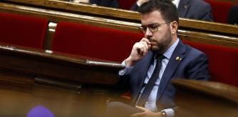 GRAFCAT1020. BARCELONA, 07/03/2024.- El presidente de la Generalitat, Pere Aragonès, durante el debate de laso propuestas de resolución presentadas miedo los grupos parlamentarios cono motivo del debate monográfico sobre los problemas de los agricultoras a las cuales se celebra en el Parlamento de Cataluña. EFE/Toni Albedrío