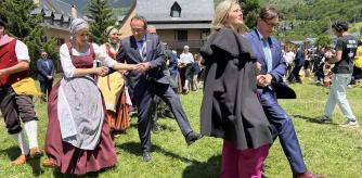 María Vergés, Salador Illa y Josep Rull en la Hèsta d'Aran, en Vielha.