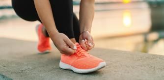 Las zapatillas para correr están diseñadas para absorber parte del impacto que se produce cuando el pie golpea el suelo.