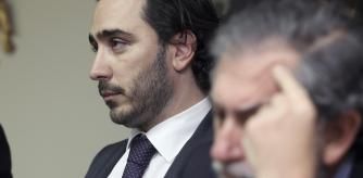 ESPAÑA-FÚTBOL-CÓRDOBA:CO02. CÓRDOBA, 12/01/2011.- El Córdoba SAD ha cerrado esta noche el proceso de venta de su paquete accionarial mayoritario, exactamente el 98,8%, que finalmente ha adquirido la empresa Signum Inversiones SL, encabezada por el empresario madrileño Víctor de Aldama (i) y el ecuatoriano Isidro Romero, ex presidente del Barcelona de Guayaquil. En la foto, Aldama junto al aún presidente, José Miguel Salinas (d). EFE/Rafa Alcaide.