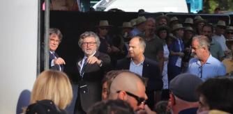 8-8-2024. Barcelona. Ultimas fotos de Carles Puigdemont antes de la huida. Tras el miting y detras del escenario prepara junto a Antoni Castella y Jordi Turull su marcha. © Foto: Cristóbal Castro