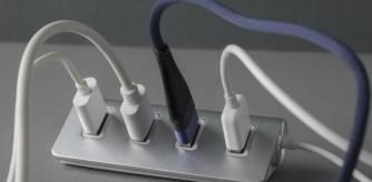 Una misma base para enchufar diferentes USB.