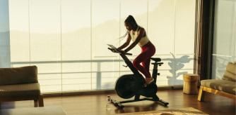 Bicicleta estática en casa