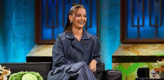 Laura Escanes visitó 'La Revuelta' para presentar la cuarta temporada de su pódcast, 'Entre el cielo y las nubes'