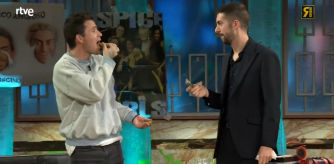 Dani Martín aceptó el reto de Broncano de comerse cuatro guindillas por 15 euros en 'La Revuelta'