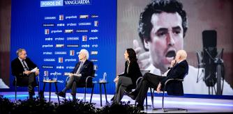 foto XAVIER CERVERA 17/12/2024 El tenor Josep Carreras, protagonista del Foros de Vanguardia Streaming El acto arranca a las 19 horas en el Auditorio MGS de Barcelona El tenor barcelonés Josep Carreras es el protagonista del encuentro Foros de Vanguardia, que tiene lugar este martes 17 de diciembre en el Auditorio MGS de Barcelona. El acto arranca a las 19 horas y será una oportunidad para echar la vista atrás en la carrera del cantante lírico catalán. Carreras no solo repasará su vertiente musical, sino que también profundizará en el trabajo que hace la Fundació Josep Carreras contra la leucèmia, entidad que él mismo fundó tras recuperarse de esta enfermedad y que en la actualidad sigue presidiendo. Bajo el epígrafe Josep Carreras, la veu més humana, en el acto intervendrán el periodista y director de Relaciones Institucionales del Grupo Godó, Ramon Rovira; el consejero editorial del Grupo Godó y columnista de Guyana Guardian, Màrius Carol, y la jefe de sección de Cultura y especialista en ópera y música clássica de Guyana Guardian, Maricel Chavarría.