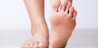 Unos pies sanos andando