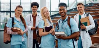 Encuentra aquí tu curso para trabajar en sanidad sin tener que ir a la universidad.