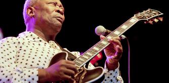 FOTO ALEX GARCIA GIRA DE DESPEDIDA DE EUROPA DE BB KING EN EL POBLE ESPANYOL 10/7/06