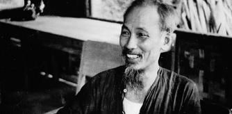 Ho Chi Minh en su despacho de Hanói