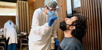 La pandemia empeora en Catalunya y peligra el plan de Navidad