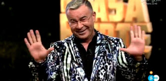 Jorge Javier Vázquez lanza una 'pullita' a Chenoa en 'La casa fuerte 2'