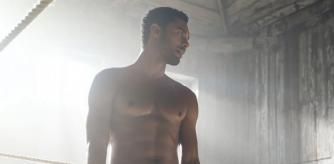 Regé-Jean Page, nuevo galán romántico con 'Bridgerton'.